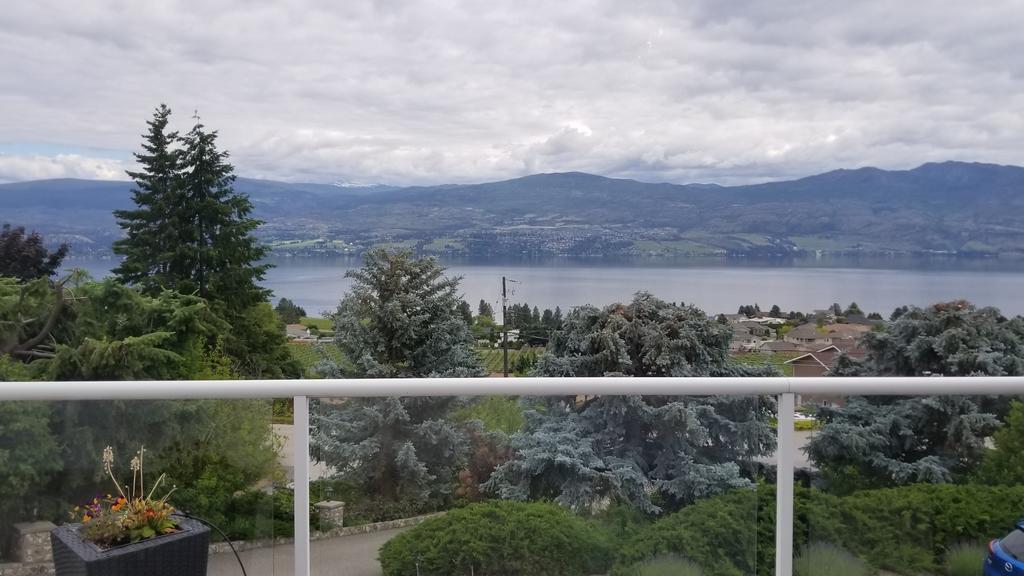 A Le Chateau Du Lac West Kelowna Exteriör bild
