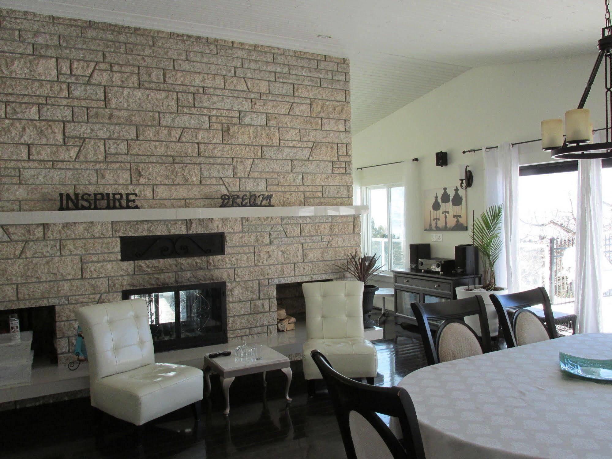 A Le Chateau Du Lac West Kelowna Exteriör bild