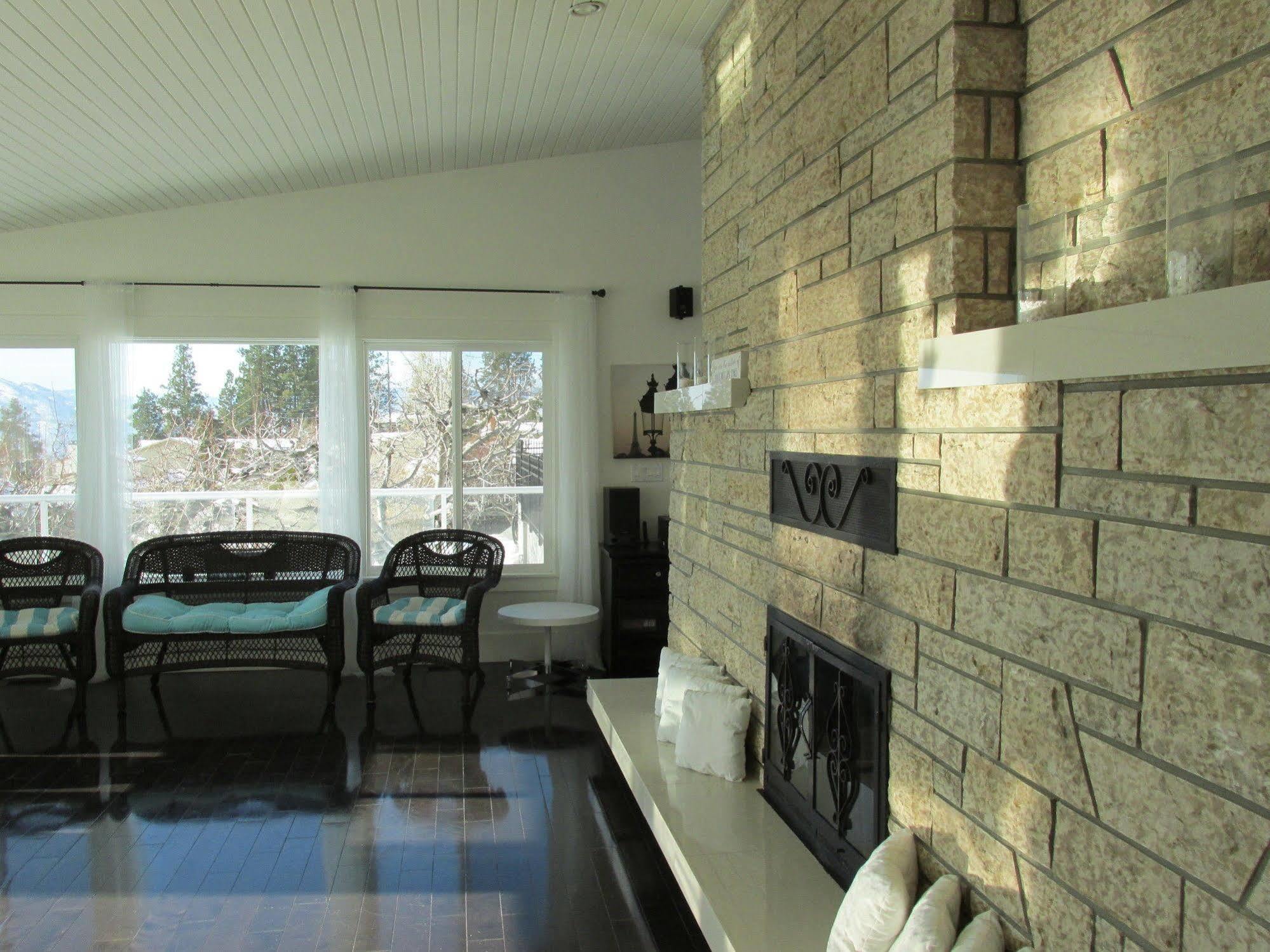 A Le Chateau Du Lac West Kelowna Exteriör bild
