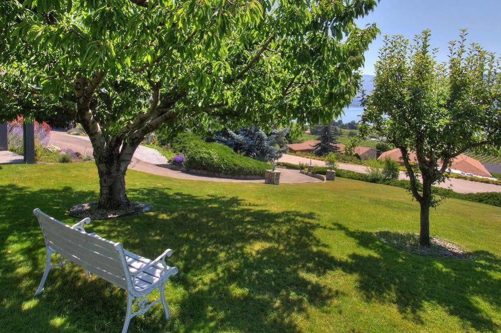 A Le Chateau Du Lac West Kelowna Exteriör bild